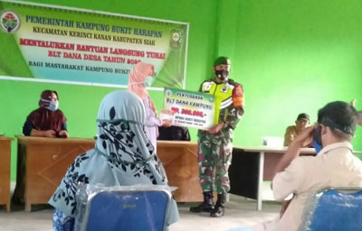 48 KK Warga Kampung Bukit Harapan Terima BLT Tahap V